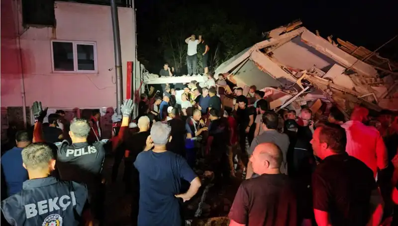 Balıkesir Sındırgı'da Şok Deprem: Can Kayıpları ve Yaralılar Var