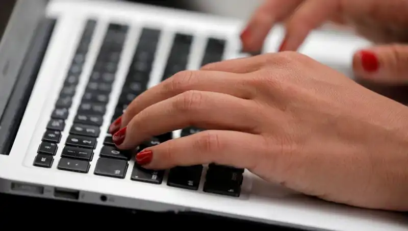 Laptop Mikrofonlarında Gizli Tehlike: Kapalıyken Dinlenmeye Açık Olabilirler!