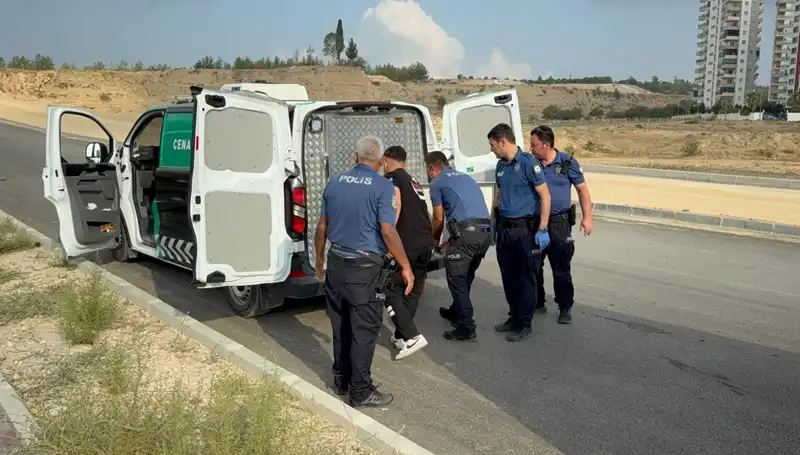Yol Kenarında Bulunan Ceset, Soru İşaretlerini Peşinde Getirdi