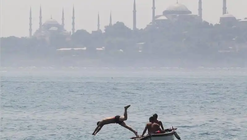Yazın En Sıcak Günleri Geliyor: 44 Derecelere Dikkat!