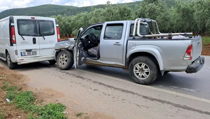Bursa’da Minibüs ve Kamyonet Çarpıştı: Yaralıların Durumu İyi Mi?