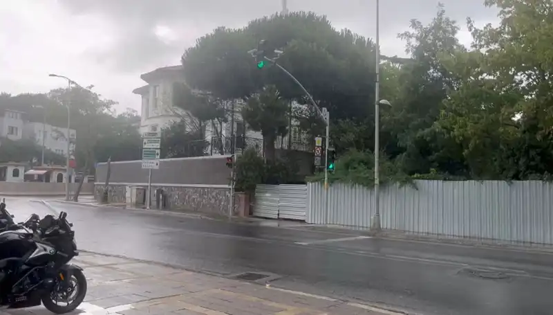 İstanbul'u Etkisi Altına Alan Sağanak Yağışlarla Su Baskınları Yaşanıyor