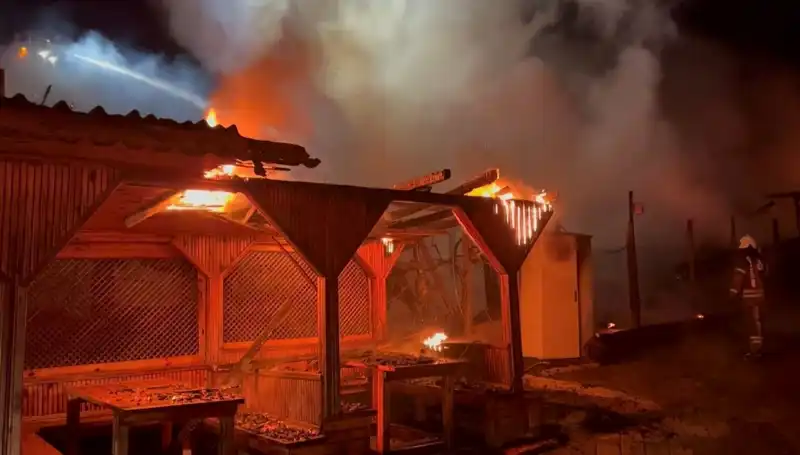 Şile'de Gözleme Restoranı Yangını: Altı Mekan Ateşe Teslim Oldu