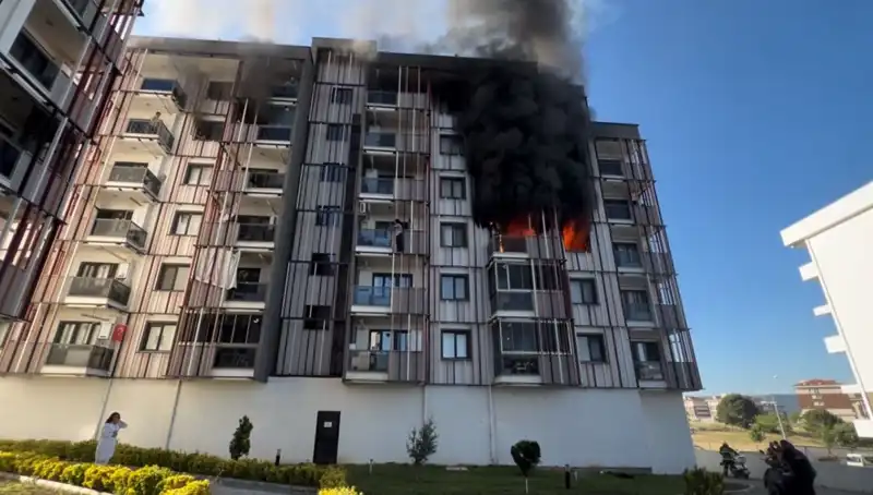 Çanakkale'de Korkutan Yangın: Geceyi Alevler İçinde Geçiren Mahalle
