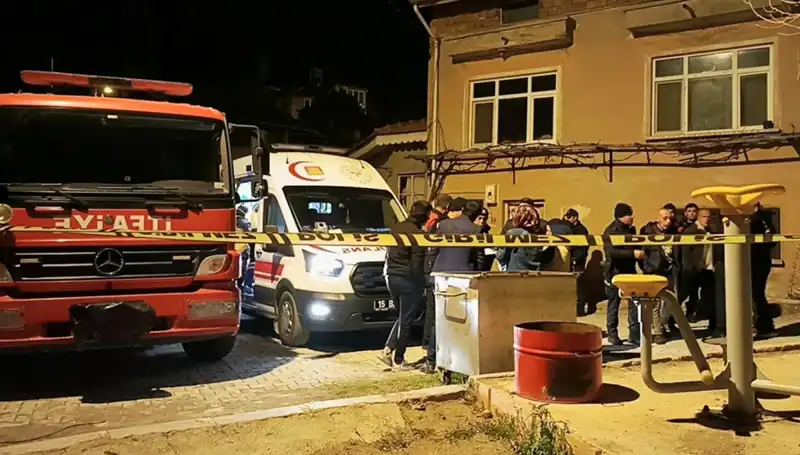 Yaşlı Adamın Cansız Bedeni, Gizemli Olayı Aydınlatmamız İçin Şok Edici İpuçları Sunuyor