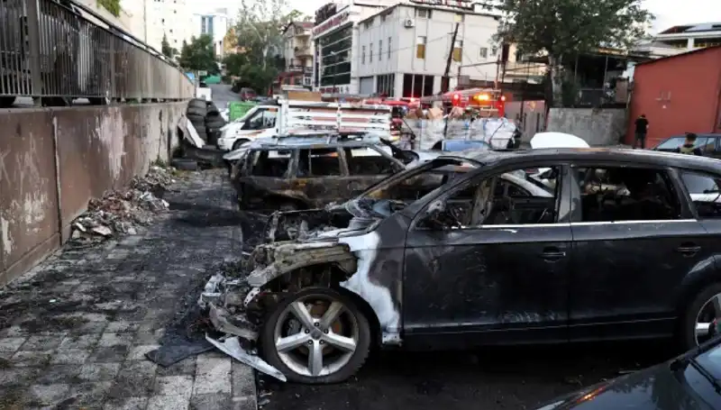 Sanayideki Tamir Bekleyen Araçlar Alev Alev Yandı: Olayın Perde Arkası