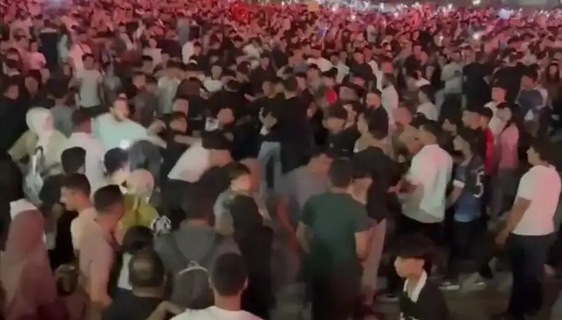 Bıçaklı Kavga Konserde Gerilim Yarattı: Üç Kişi Yaralandı