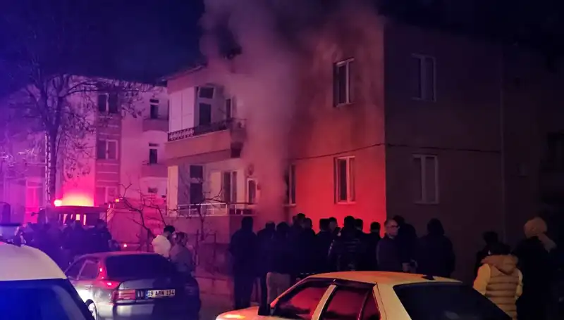Çorum'da Yangın Paniği: Apartman Bodrum Katında Şiddetli Alevler Yükseldi