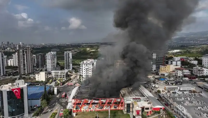 Mersin'deki Fabrika Yangınında TOMA ile Çok Boyutlu Mücadele