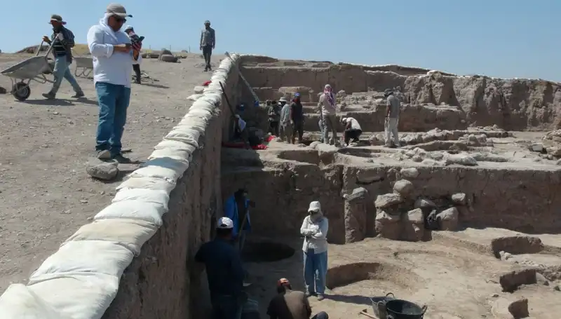 Kilis Oylum Höyük'te Kazılar Sıcak Havada Devam Ediyor: Tarih Fısıldıyor
