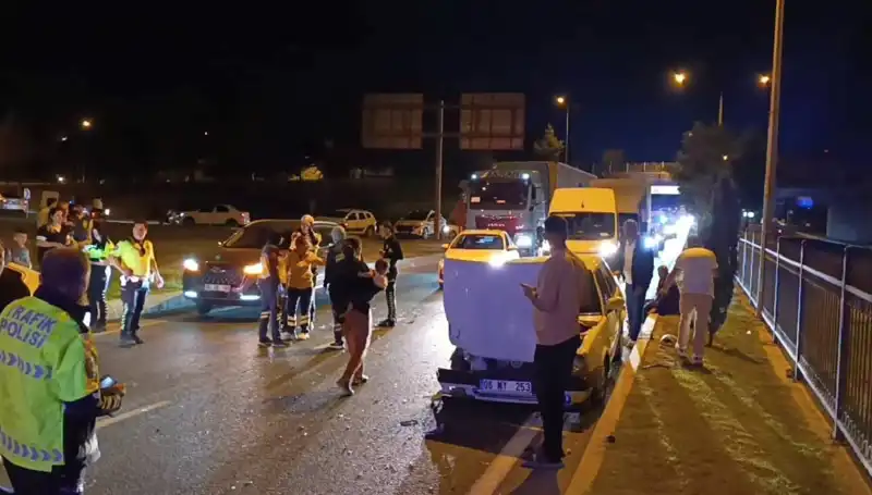 Otoyolda Kaza! İkisi Çocuk Dört Yaralı, Kural Tanımayan Geri Dönüş Faciası