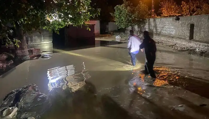 20 Dakikada Yağmur Felaketi: 1 Ev Çöktü, 3 Ev Boşaltıldı
