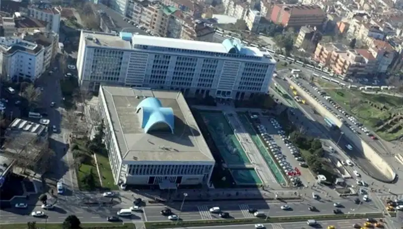 İBB'ye Yönelik Yolsuzluk Soruşturmasında Şok Gelişme: Şüpheliler Adliyeye Sevk Edildi!