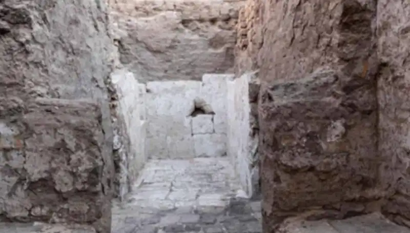 Mısır'da 3.500 Yıllık Yeni Kraliyet Mezarı Keşfi: Tarihin Gizemleri Gün Yüzüne Çıktı