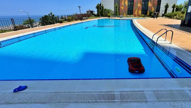 Samsun'da Korkutan Olay: 4 Yaşındaki Çocuk Akülü Arabasıyla Havuzda Can Pazarı Verdi