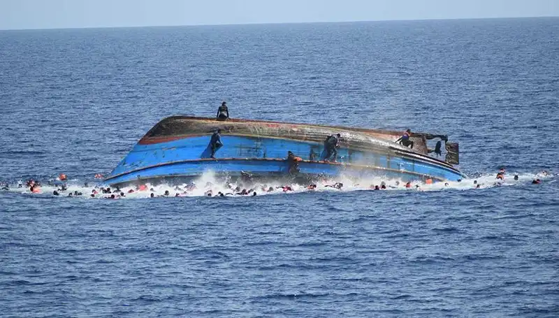 Filipinler'de Yolculuk Kabusa Döndü: Gemi Alabora Oldu!