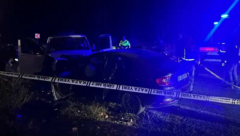 Minibüs Ters Şeritte Araçlara Çarparak Kaza Yaptı: 1 Kişi Hayatını Kaybetti