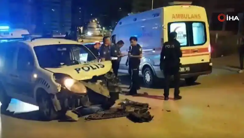 Ankara'da Hafif Ticari Araç ile Polis Aracı Çarpıştı: Olayın Ayrıntıları