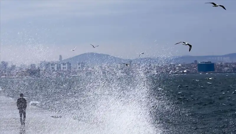 Marmara ve Ege'de Kuvvetli Rüzgar Uyarısı: Olası Tehlikeler ve Önlemler