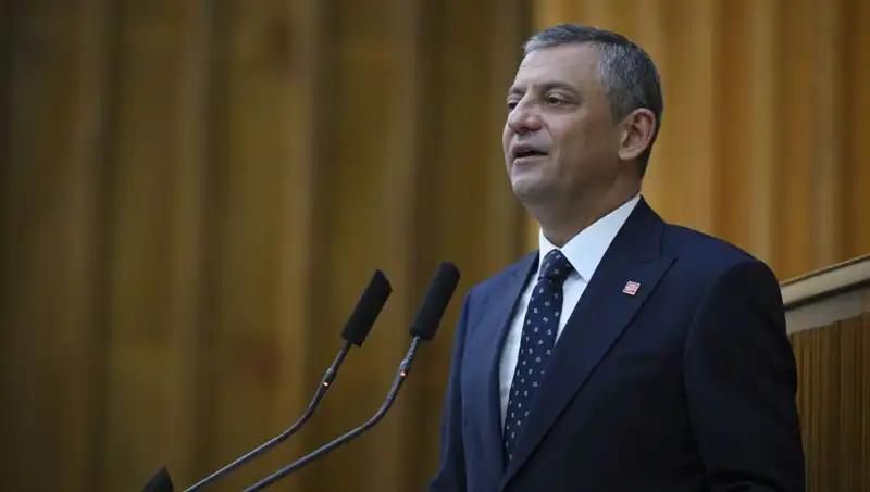 Özel'den CHP Kurultay Davasına Sert Tepki: Siyasi İkilikleri Gündeme Getirdi