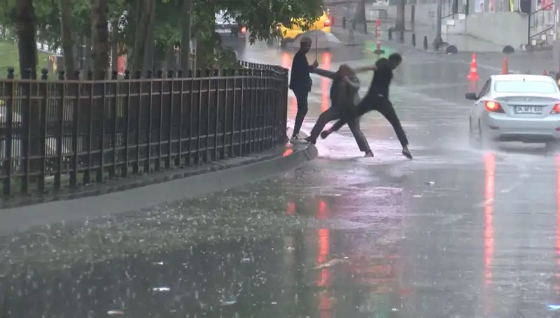 İstanbul ve İzmir'de Turuncu Kodlu Alarm: Acil Önlemler Gerekli!