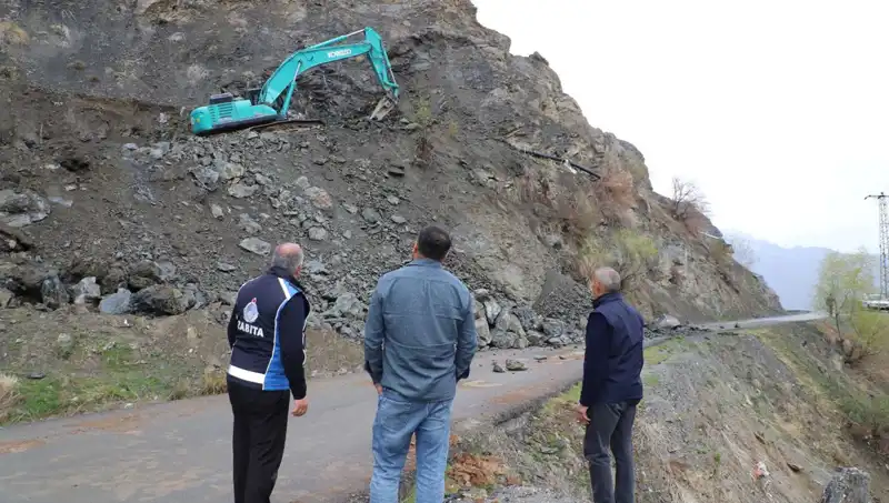 Hakkari'de Kaya Düşmelerine Karşı Acil Önlemler Alınıyor