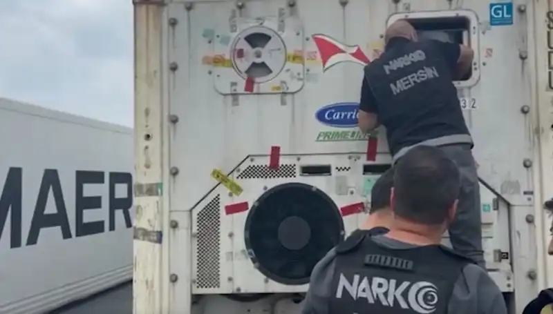 Mersin'de Uyuşturucu Operasyonunda Yakalananlar Şok Etti!