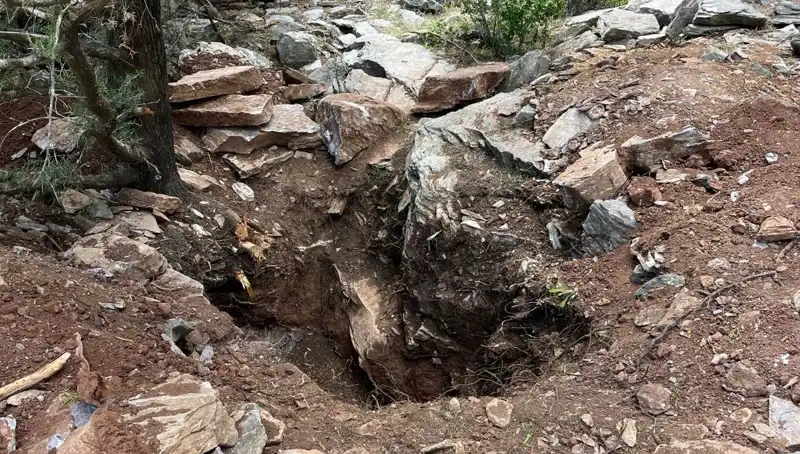 Eski Vali ile Emekli Albay Define Ararken Suçüstü Yakalandı