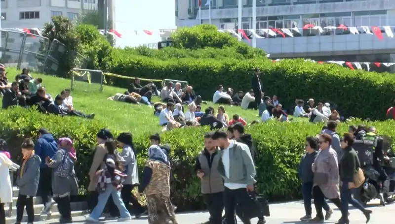 Taksim’de Deprem Yoğunluğu: İstanbul’un İlginç Hissiyatı