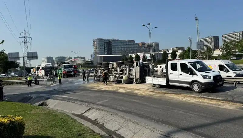 D-100 Yan Yolda Beton Mikseri Devrildi: Olayın Ayrıntıları ve Etkileri