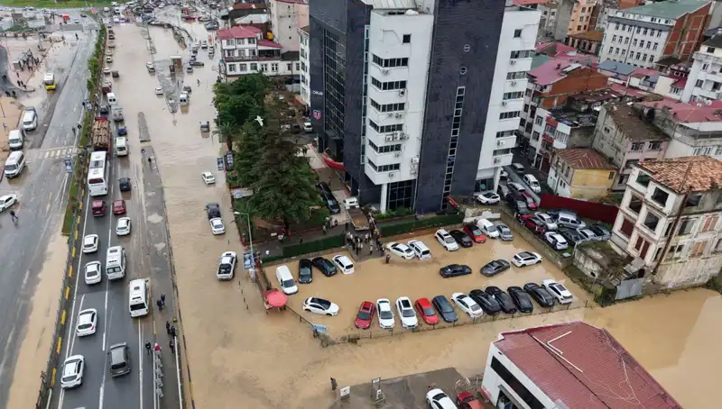 Trabzon'daki Sel Felaketinin Ardında Kayıp Bir Hayat: Arama Kurtarma Çalışmaları Devam Ediyor
