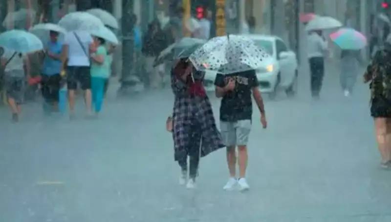 Yangın Bölgesine Dikkat! İstanbul’da Sağanak Yağış Ve Kuvvetli Rüzgar Uyarısı
