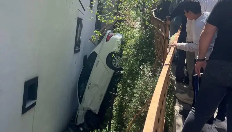 Kağıthane'de Feci Kaza: Metrelerce Sürüklenen Araçların Sonu Korku Dolu Anlar!