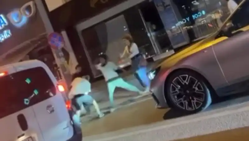 Cadde Boks Ringine Dönüştü: İstanbul'da Hem Eğlence Hem Rekabet Var!