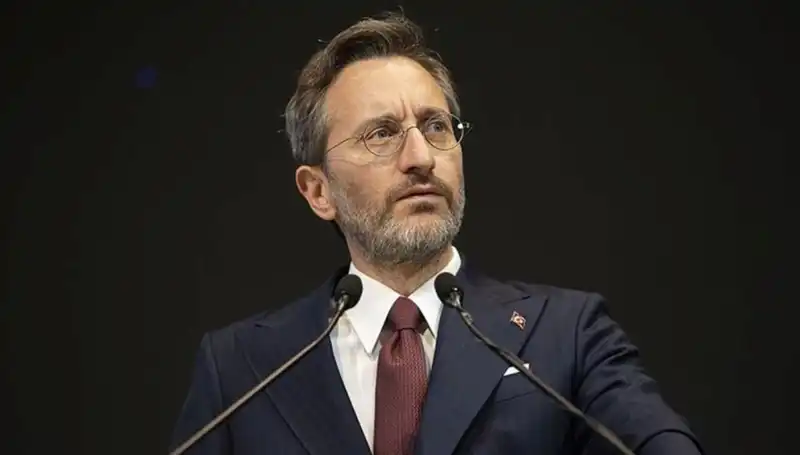 Fahrettin Altun'dan Özgür Özel'e Sert Yanıt: Tartışmalar Kızışıyor!