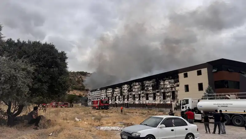 Kayseri'deki Mobilya Fabrikasında Büyük Yangın: Can ve Mal Kaybı Var mı?