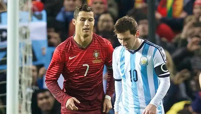 Ronaldo ve Messi: Futbolun İki Efsanesi Arasındaki Fark Ne?