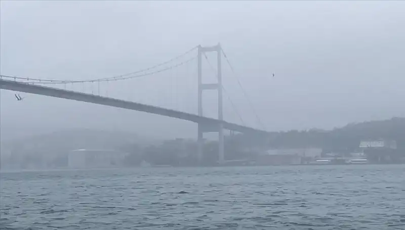 İstanbul Boğazı'nda Yoğun Sis Nedeniyle Gemi Trafiği Aksadı!