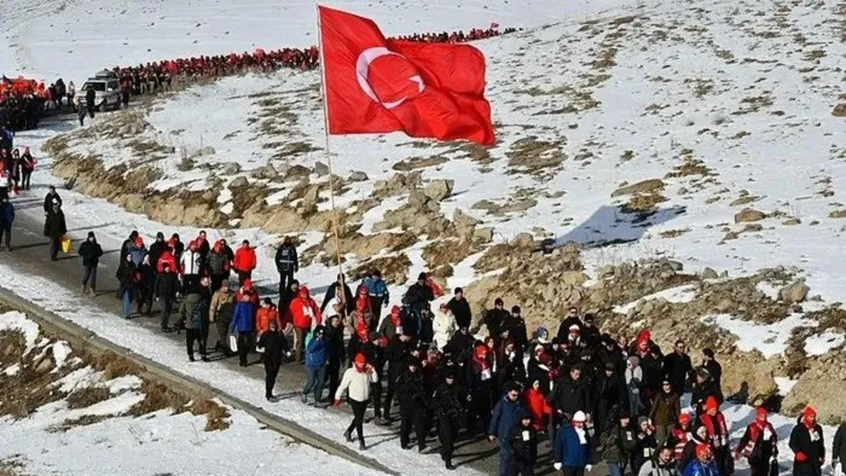 Sarıkamış Şehitleri 4,5 Kilometrelik Yürüyüşle Dualarla Anıldı