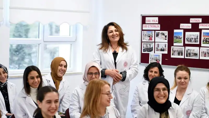 MEB Ücretli Öğretmenlik Başvuruları Başladı: Tarihler ve İlçe Listesi