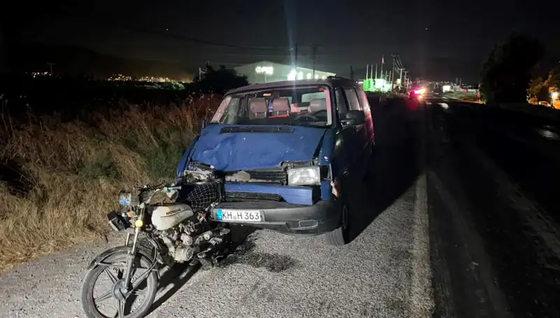 Söke’de Minibüs Motosiklete Çarptı: Kaza Sonrası 3 Kişi Yaralandı