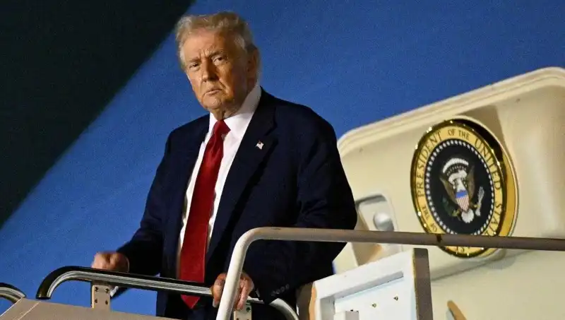 Katar'dan Trump'a Uçan Saray: 400 Milyon Dolarlık Jetin Görüntüleri Yayınlandı