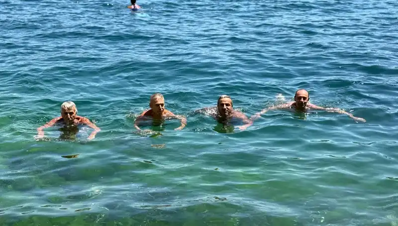 Sıcak Havanın Etkisi: Termometreler 36 Dereceyi Gösterdi, Plajlar Dolup Taştı