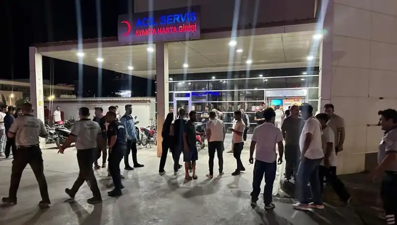Acil Servis Önünde Tekme Tokat Kavga: Sağlık Görevlileri Olayın İçinde!