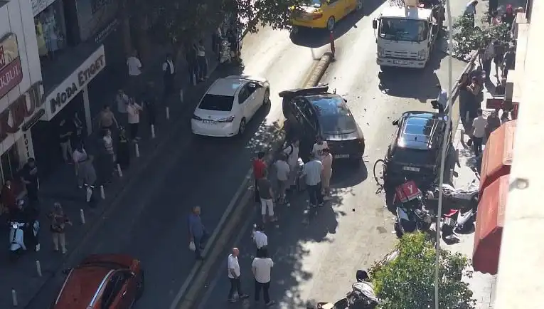 İranlı Sürücü, Trafikte Şok Eden Kaza ile Dikkatleri Üzerine Çekti!