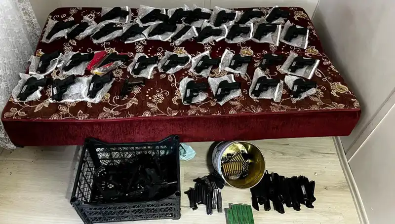 Gaziantep'te Tüm Türkiye'yi Sarsan Silah Operasyonu: 45 Silah ve El Bombası Ele Geçirildi