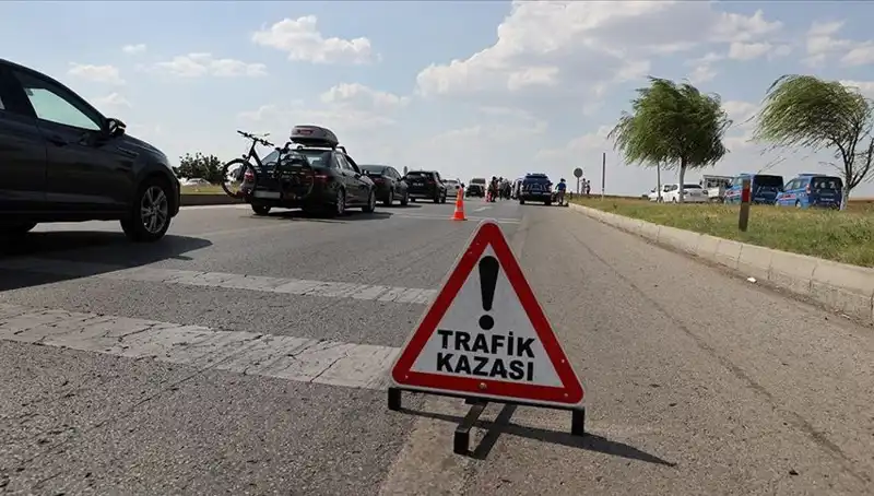 Adana'da Kamyon ile Otomobil Çarpıştı: Kaza Sonrası Trajik Sonuçlar