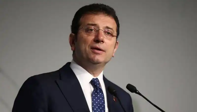 İmamoğlu'nun Diploma Davasında İlk Duruşma: Gözler Salonlarda!