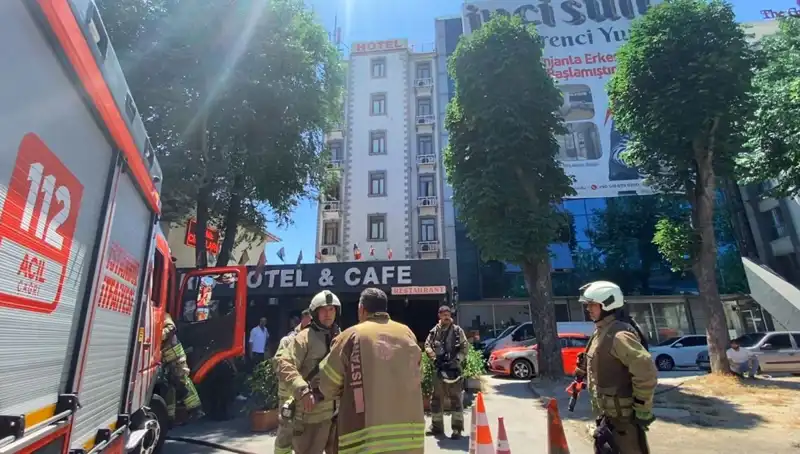 Fatih’te Otel Yemekhanesinde Çıkan Yangın, Korkulu Anlar Yarattı