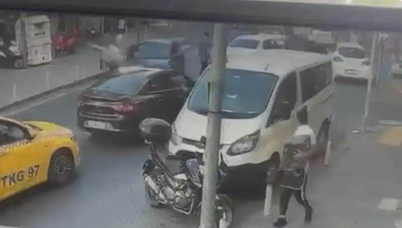 Fren Yerine Gaza Basınca, Kaza Ortalığı Savaş Alanına Döndürdü!